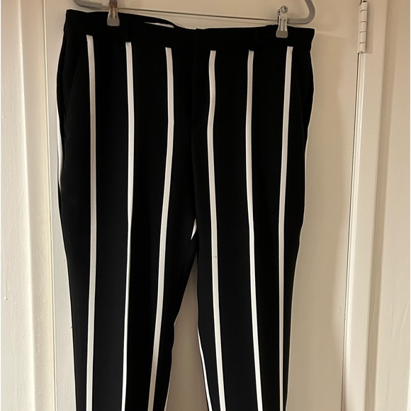 Banana Republic Avery Cropped Trousers - Picture 2 of 5